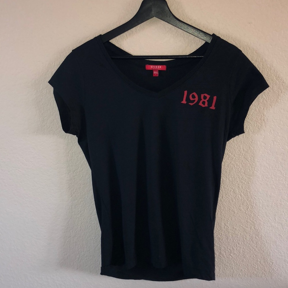 Guess v-neck 1981